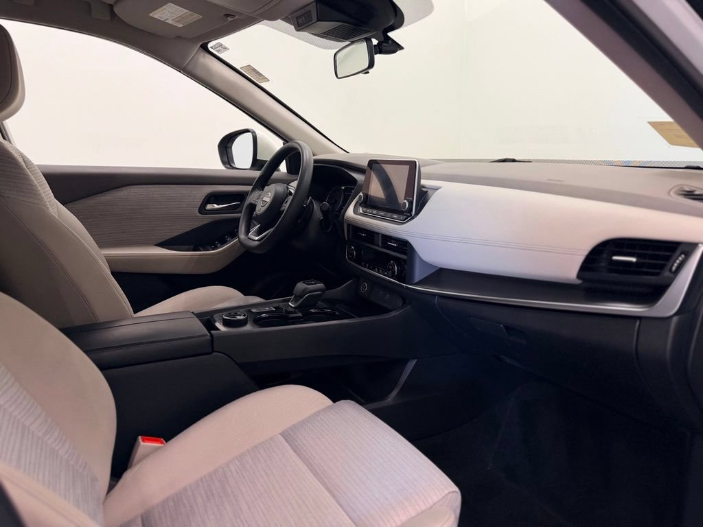 Used 2023 Nissan Rogue SV AWD/4WD image 18