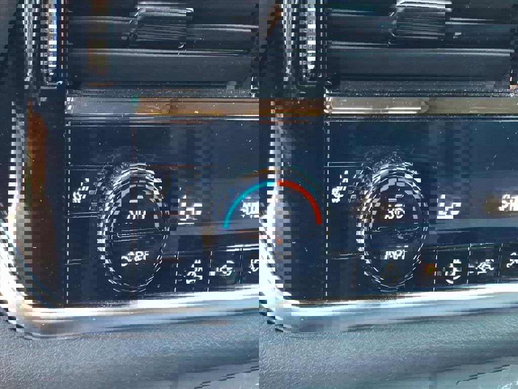 Used 2023 Nissan Rogue SV w/ SV Premium Package image 14