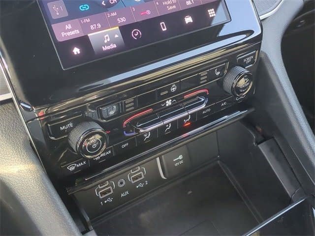 Used 2024 Jeep Grand Cherokee L Laredo w/ Luxury Tech Group I image 13