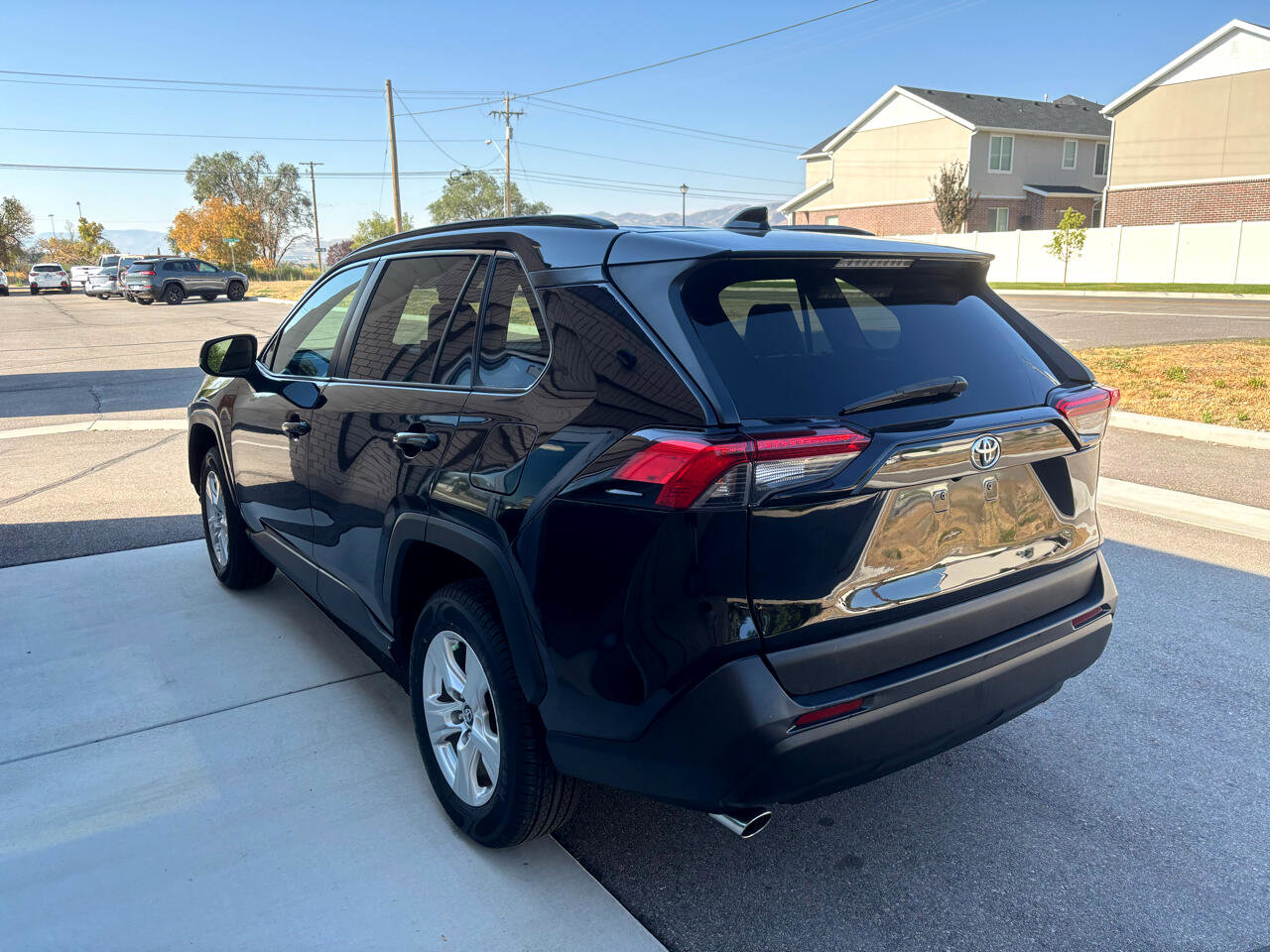 Used 2020 Toyota RAV4 XLE image 4