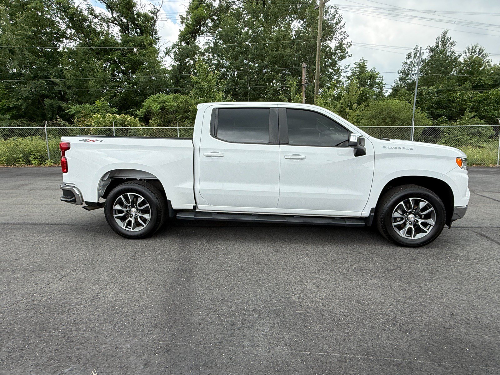 Used 2023 Chevrolet Silverado 1500 LT AWD/4WD image 6