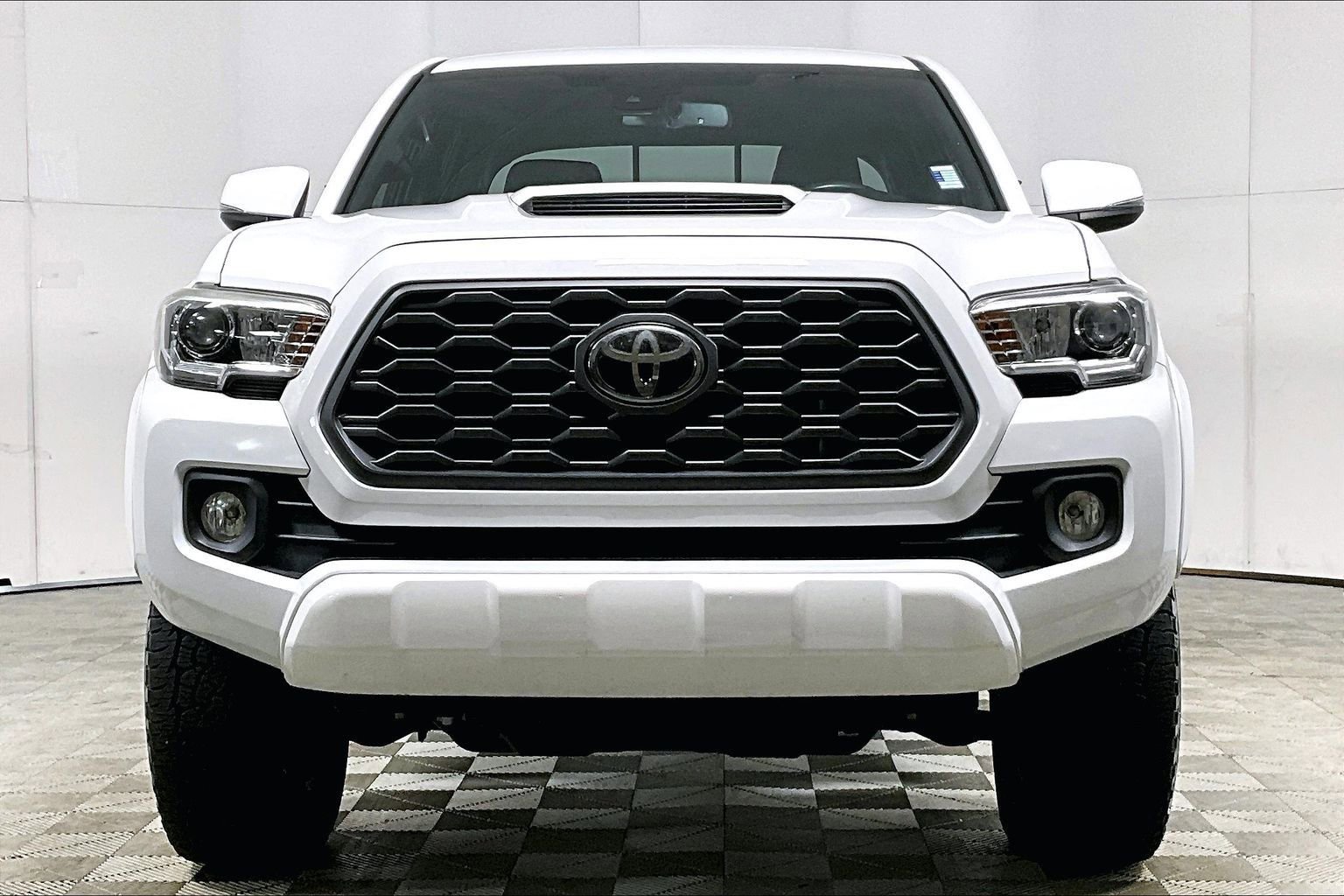 Used 2020 Toyota Tacoma TRD Sport image 3