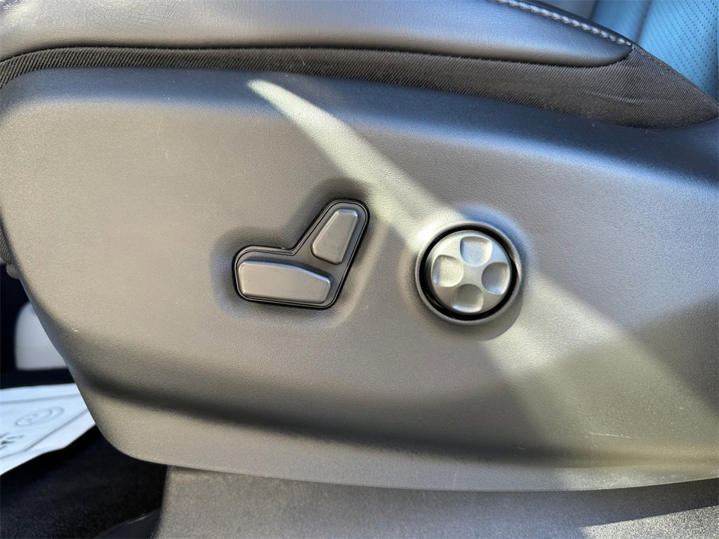 Used 2023 Chrysler Pacifica Touring-L image 25