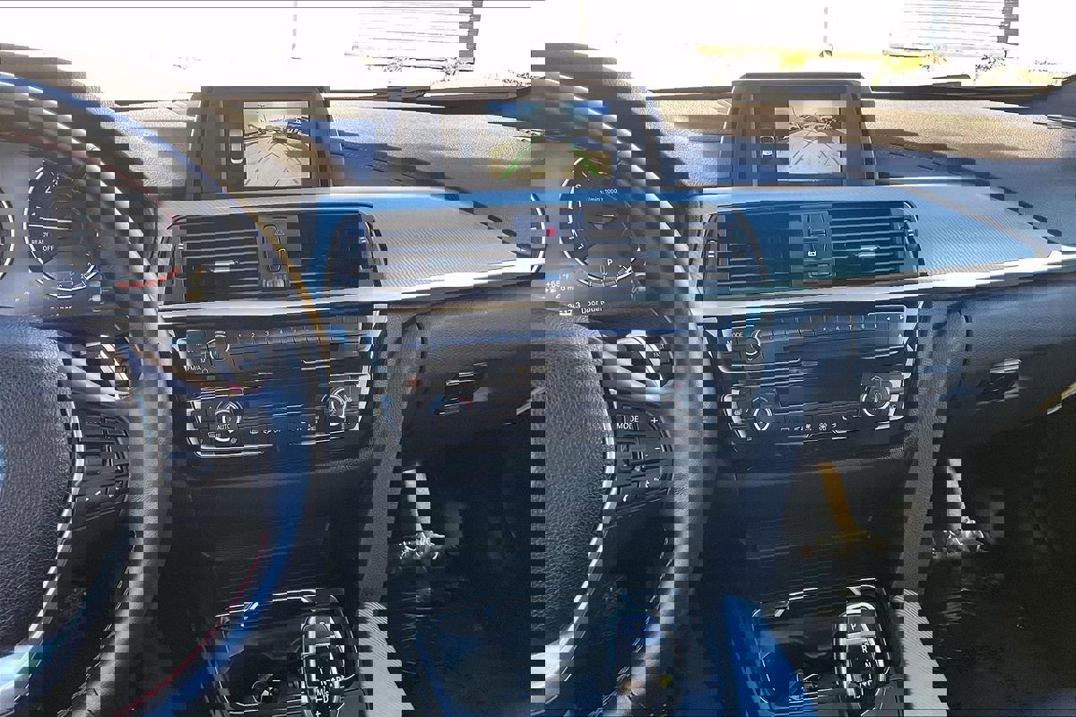 Used 2018 BMW 330i Sedan w/ Shadow Sport Edition image 9