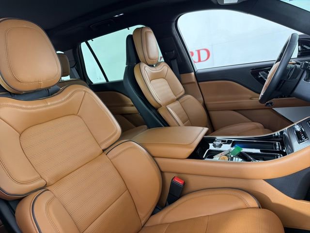 Certified 2025 Lincoln Aviator Black Label AWD/4WD image 16