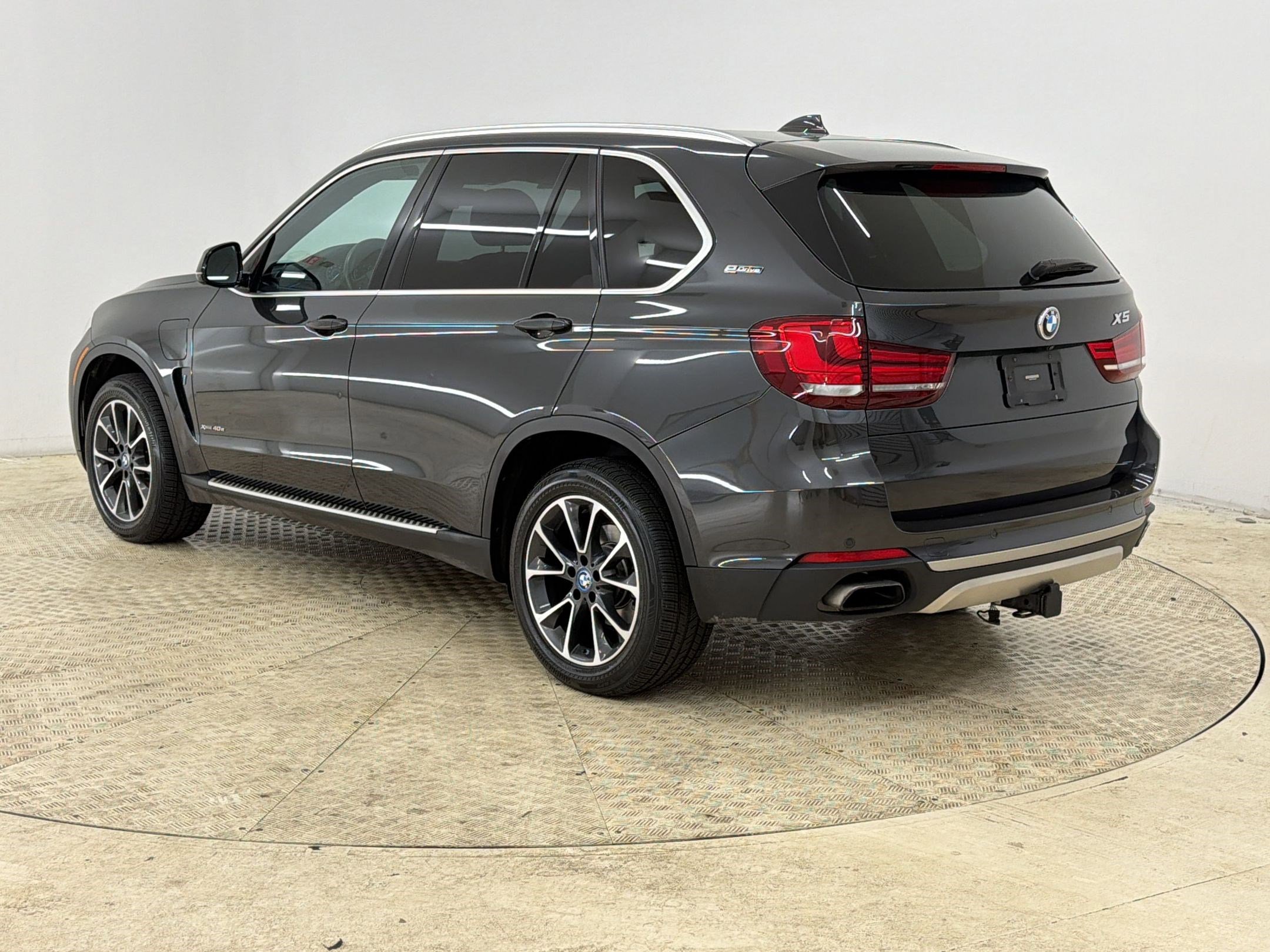 Used 2017 BMW X5 xDrive40e image 3