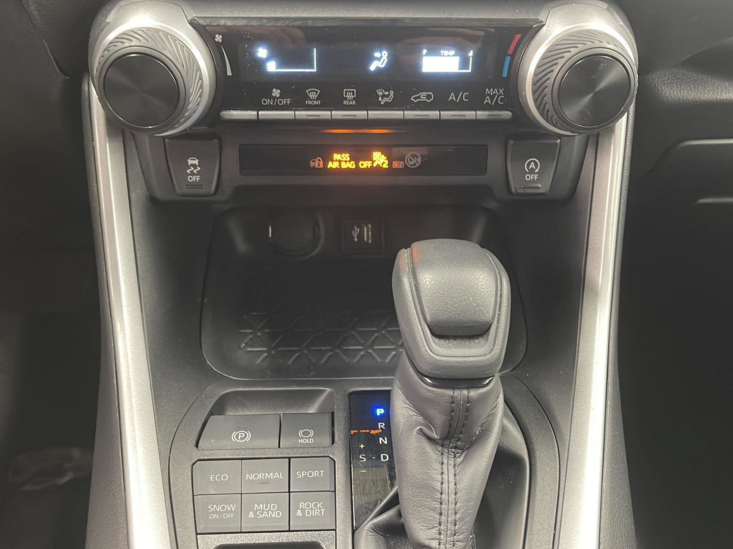 Used 2024 Toyota RAV4 LE image 10