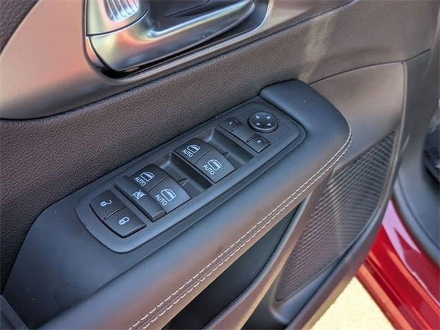 New 2026 Chrysler Pacifica Select FWD image 16
