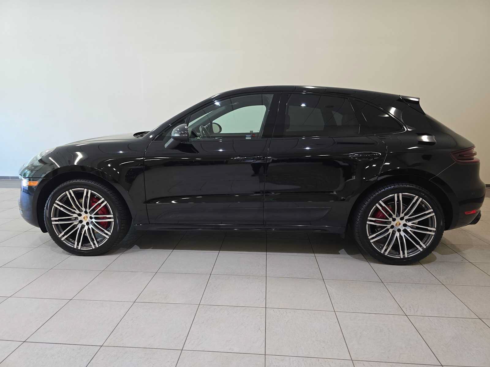 Used 2017 Porsche Macan GTS AWD/4WD image 3