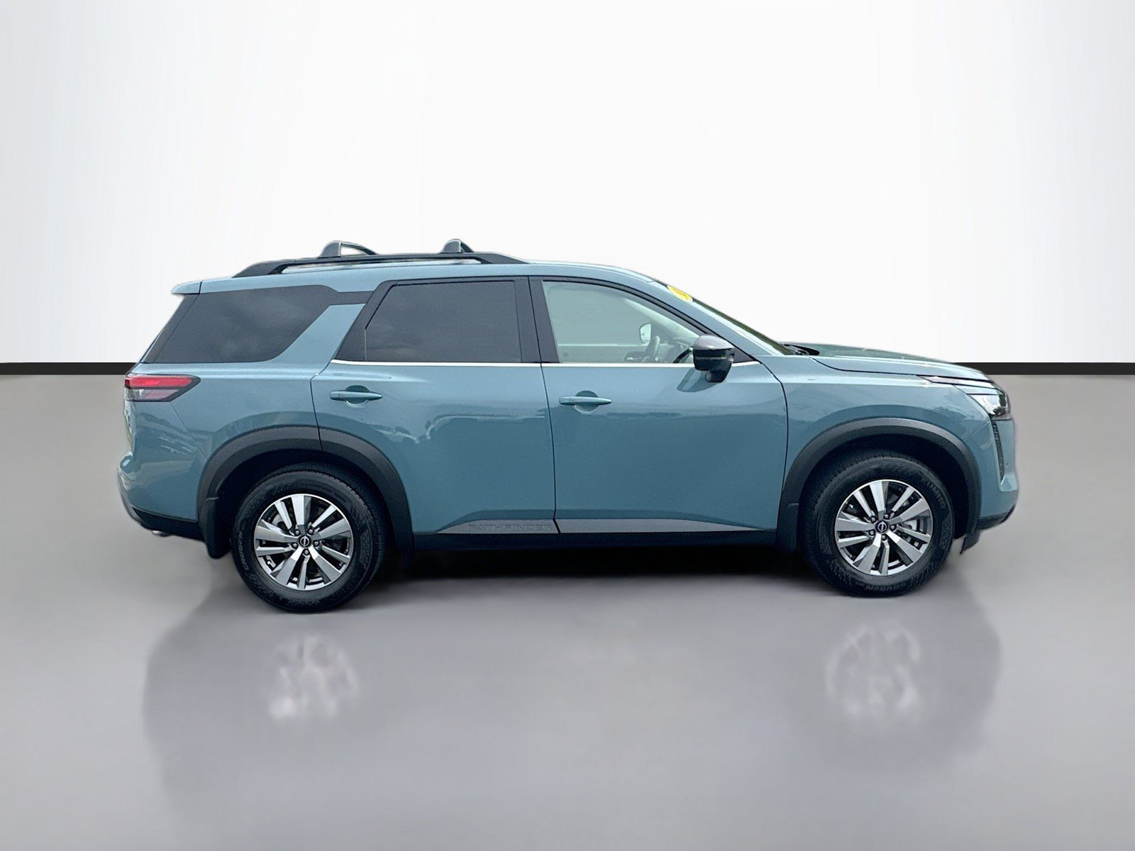 Used 2026 Nissan Pathfinder SL FWD image 8