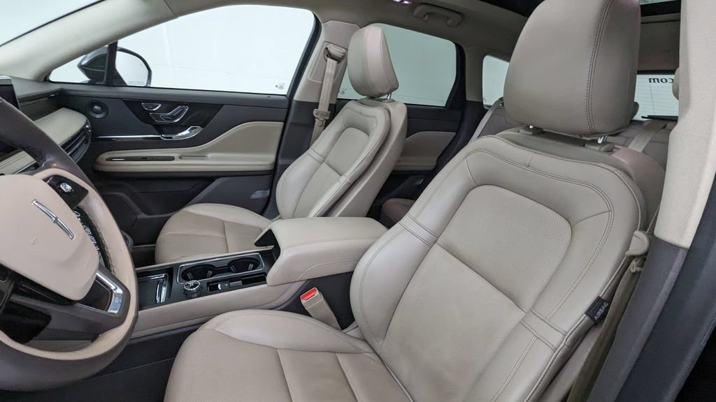 Used 2021 Lincoln Corsair Reserve FWD image 2