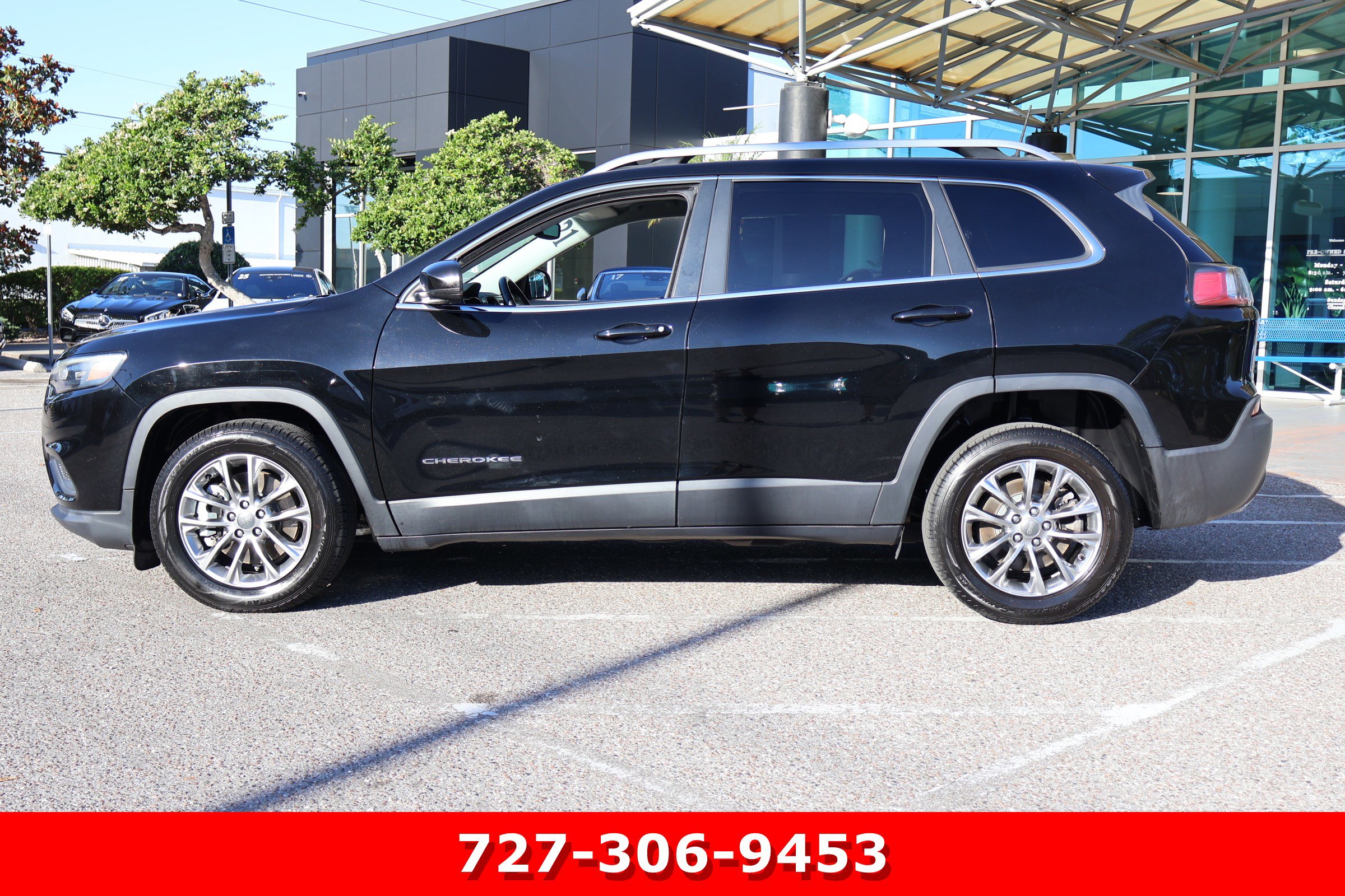 Used 2021 Jeep Cherokee Latitude Lux w/ Comfort/Convenience Group FWD image 5