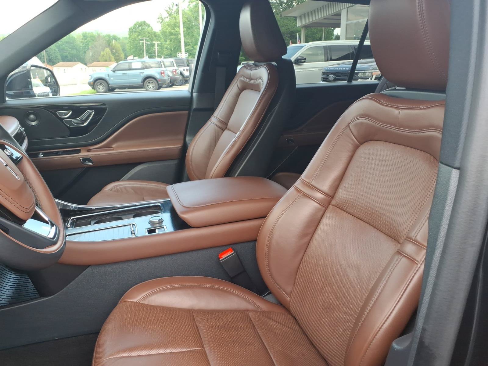 Used 2025 Lincoln Aviator Reserve w/ Illumination Package AWD/4WD image 5