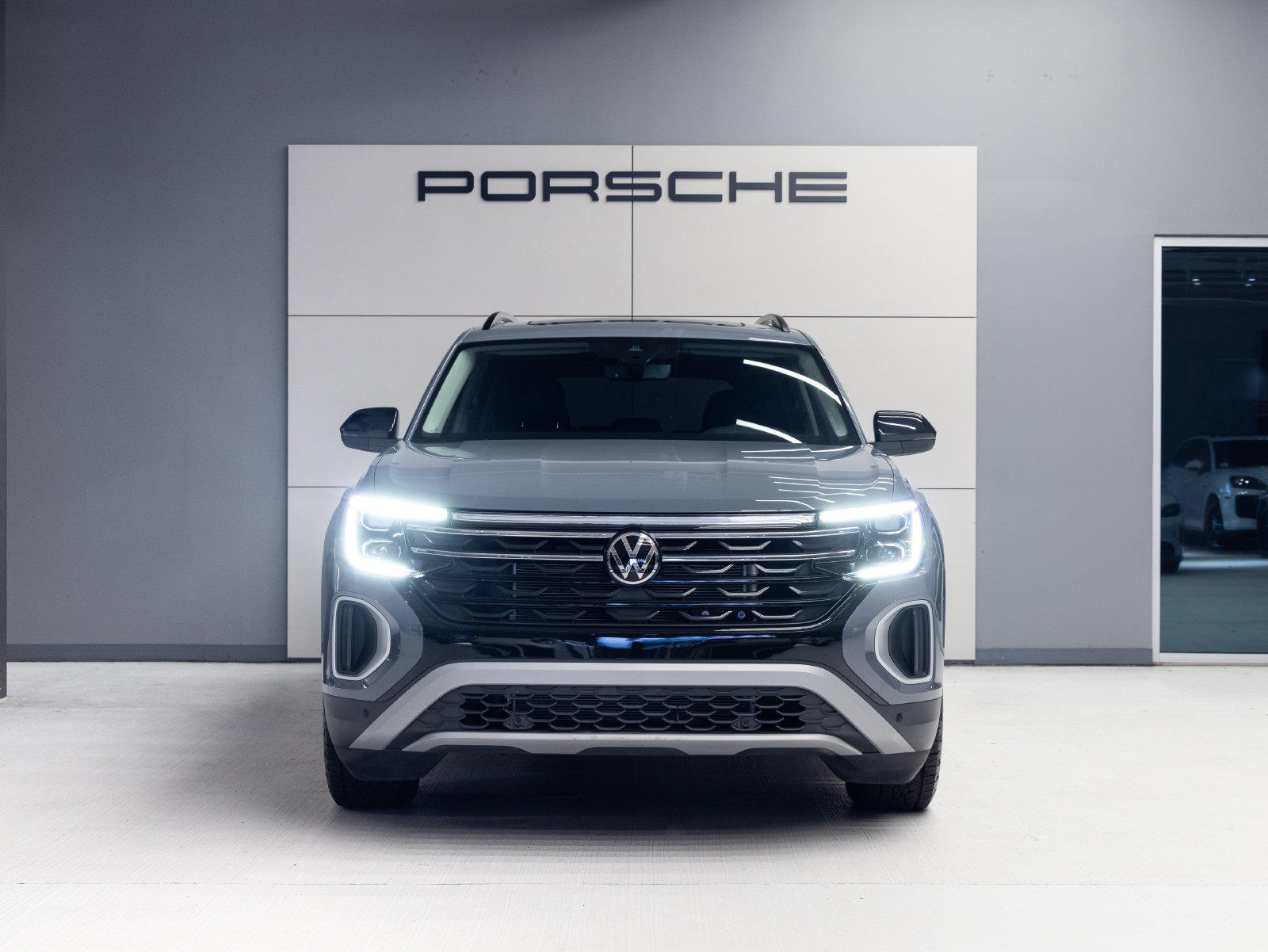 Used 2025 Volkswagen Atlas Peak Edition SE AWD/4WD image 10