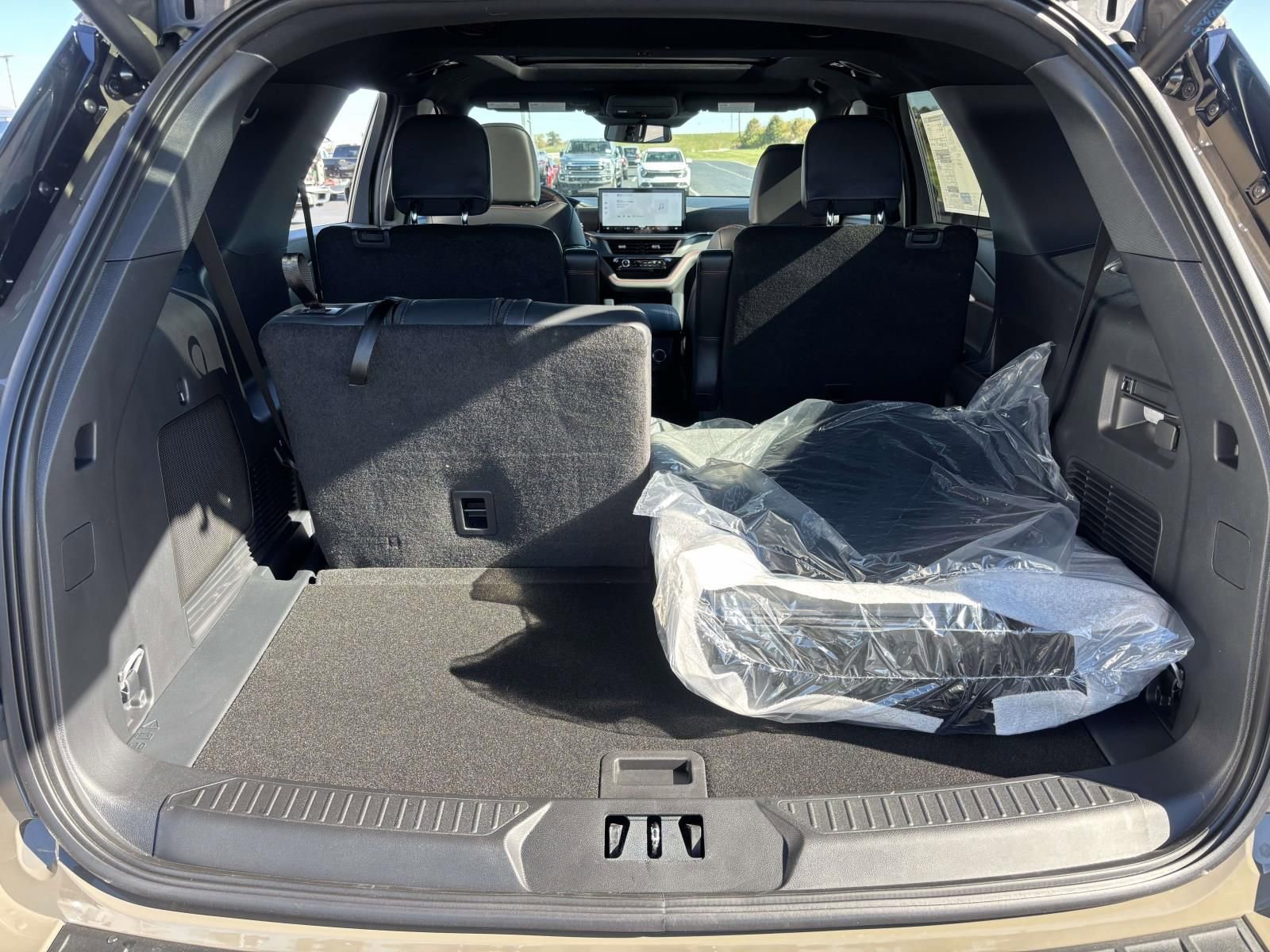 New 2026 Ford Explorer ST-Line w/ ST-Line Street Pack image 9