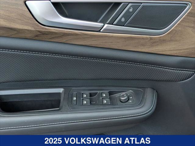 New 2025 Volkswagen Atlas SE image 11