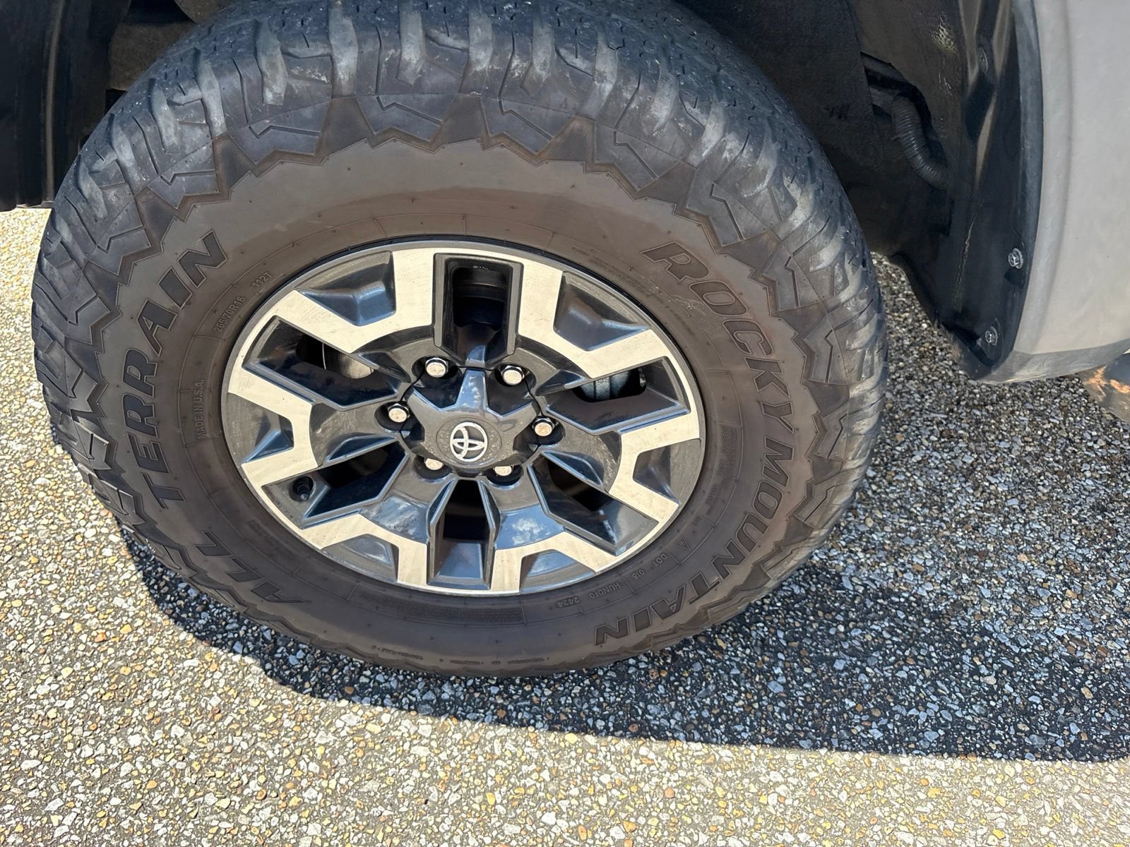 Used 2022 Toyota Tacoma TRD Off-Road w/ Technology Package RWD image 7