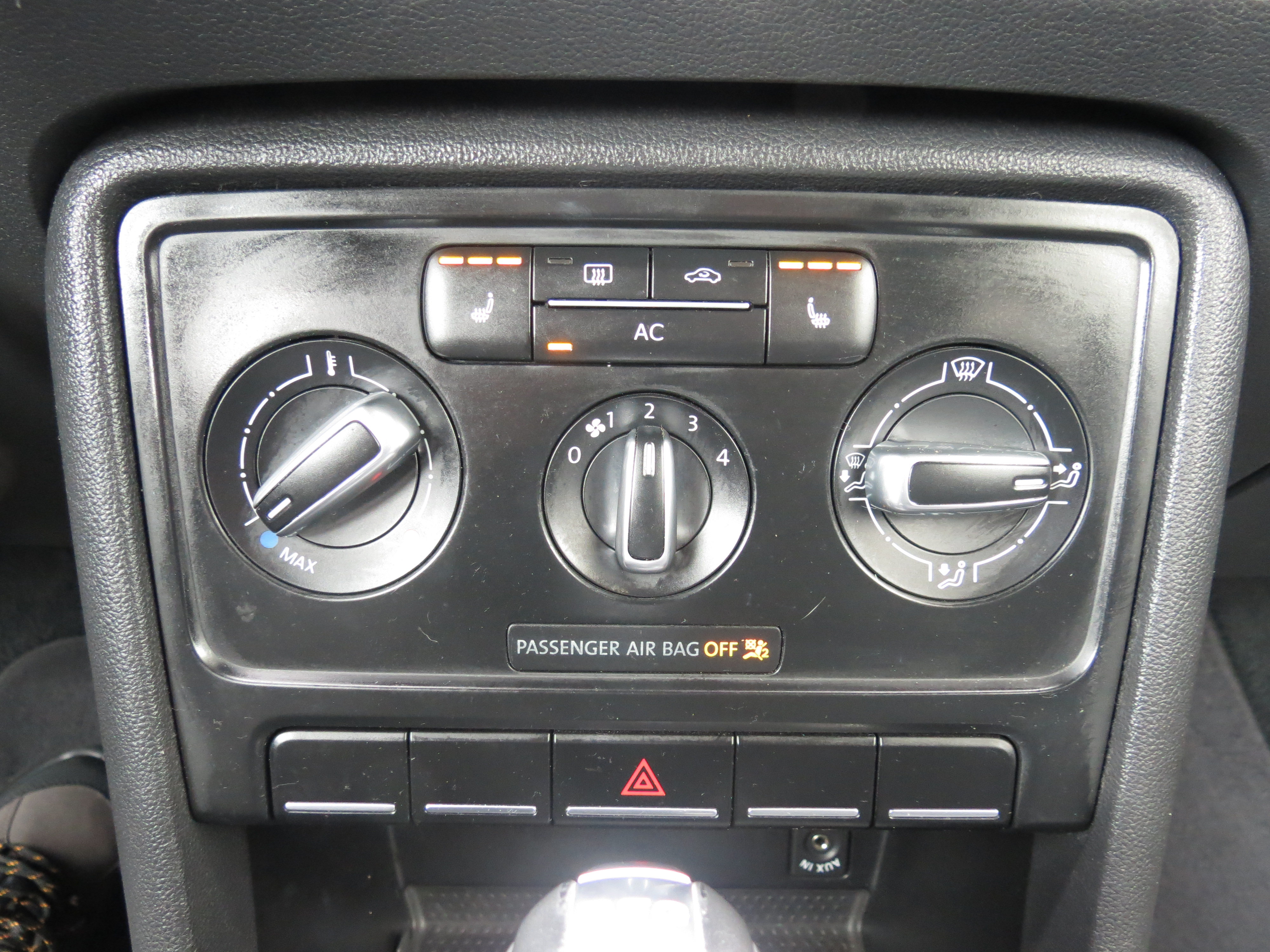 Used 2012 Volkswagen Beetle Turbo FWD image 17