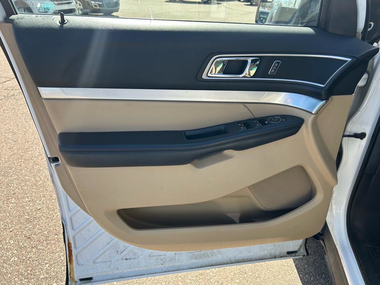 Used 2016 Ford Explorer XLT image 15