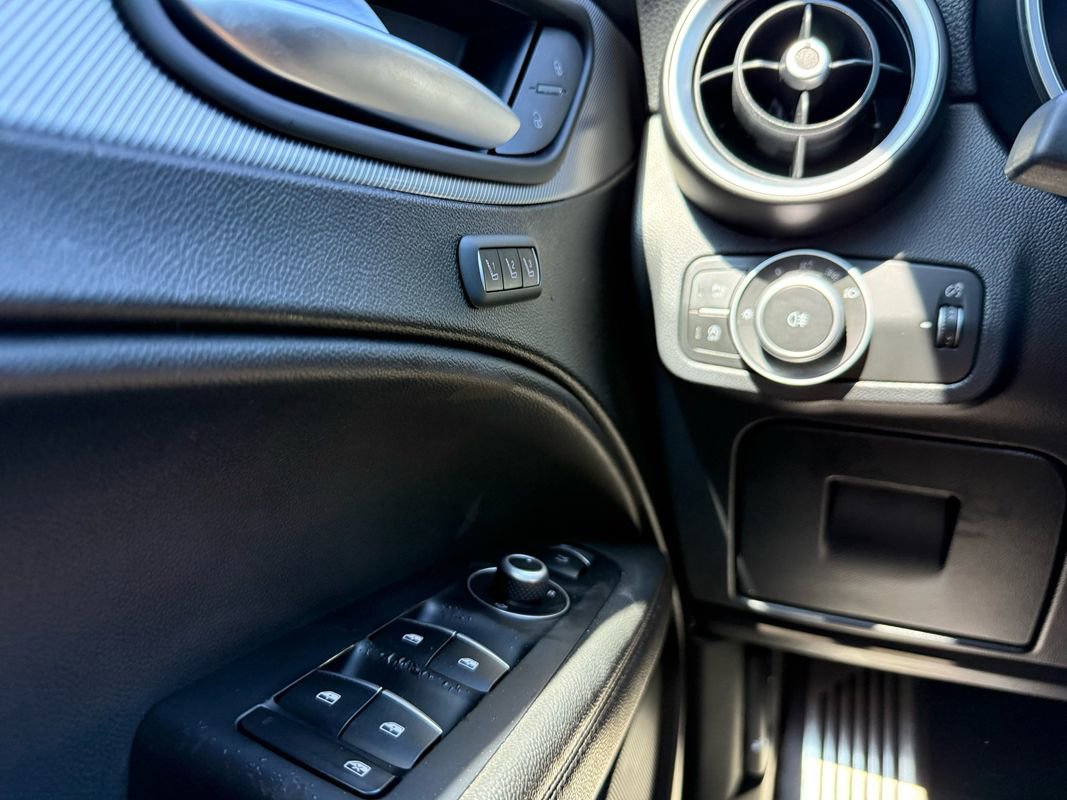 Used 2018 Alfa Romeo Stelvio Ti Sport image 31