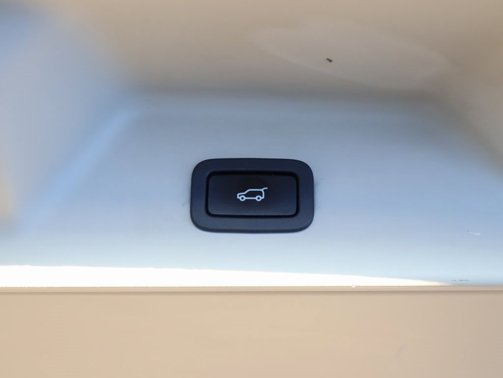 Used 2016 Land Rover Range Rover HSE image 17