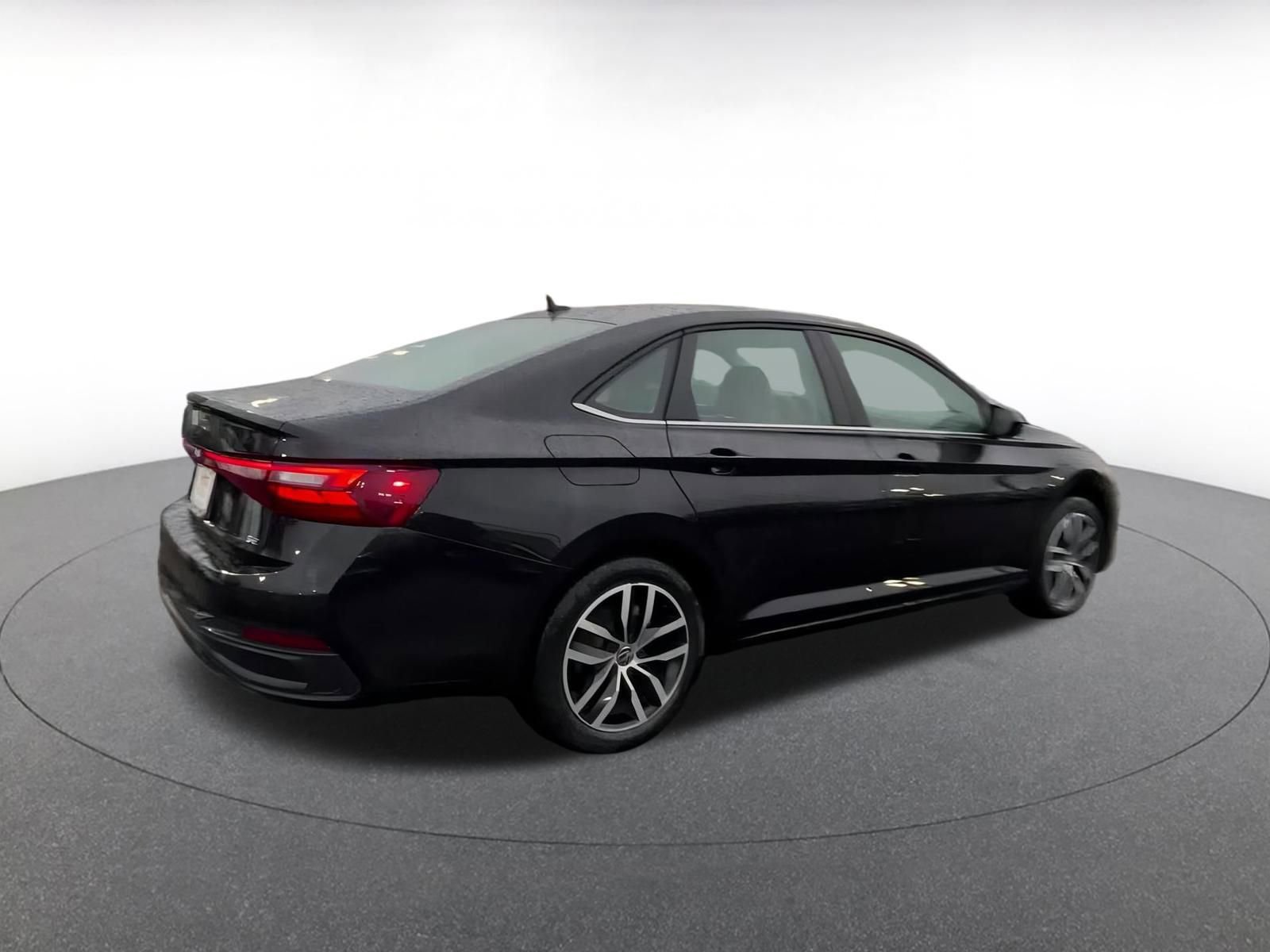 Used 2025 Volkswagen Jetta SE image 15