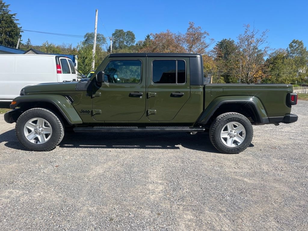 Used 2022 Jeep Gladiator Sport image 11