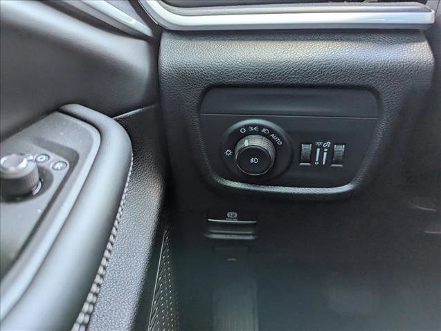 New 2025 Jeep Grand Cherokee Limited w/ Black Appearance Package image 13