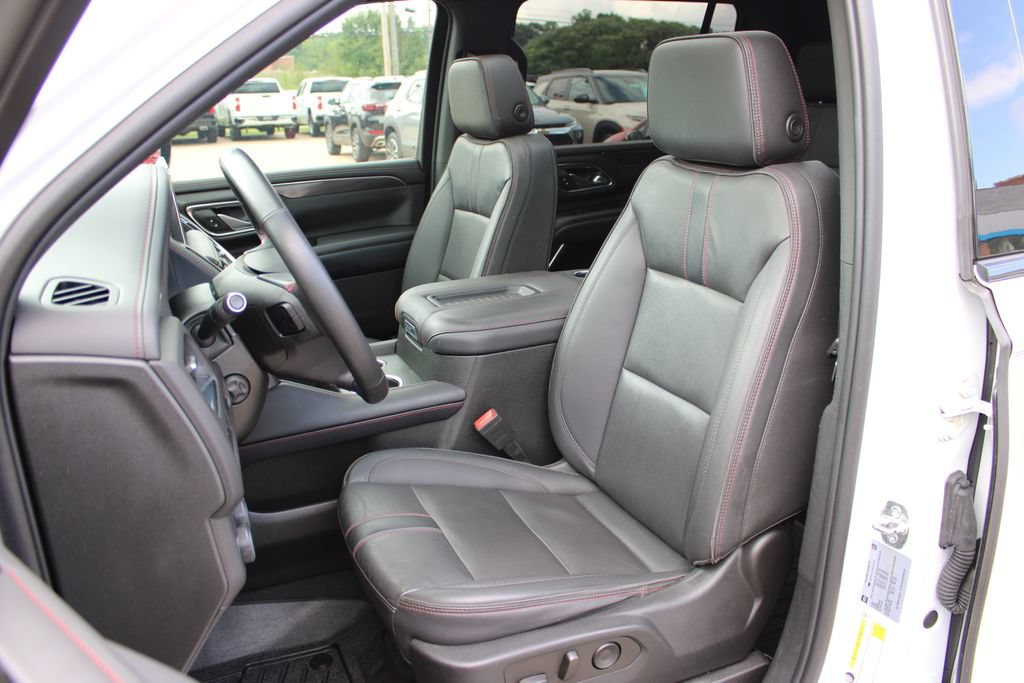 Used 2022 Chevrolet Suburban RST w/ Luxury Package AWD/4WD image 13