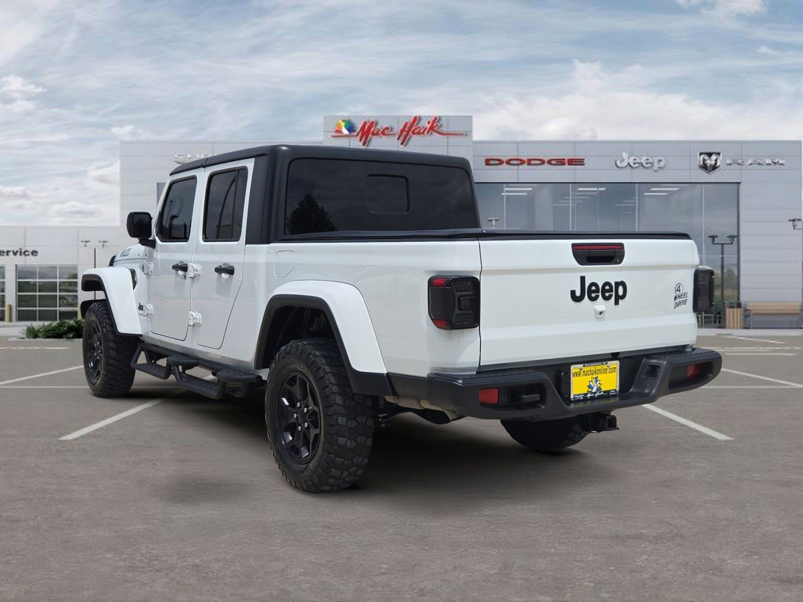 Used 2023 Jeep Gladiator Willys image 3