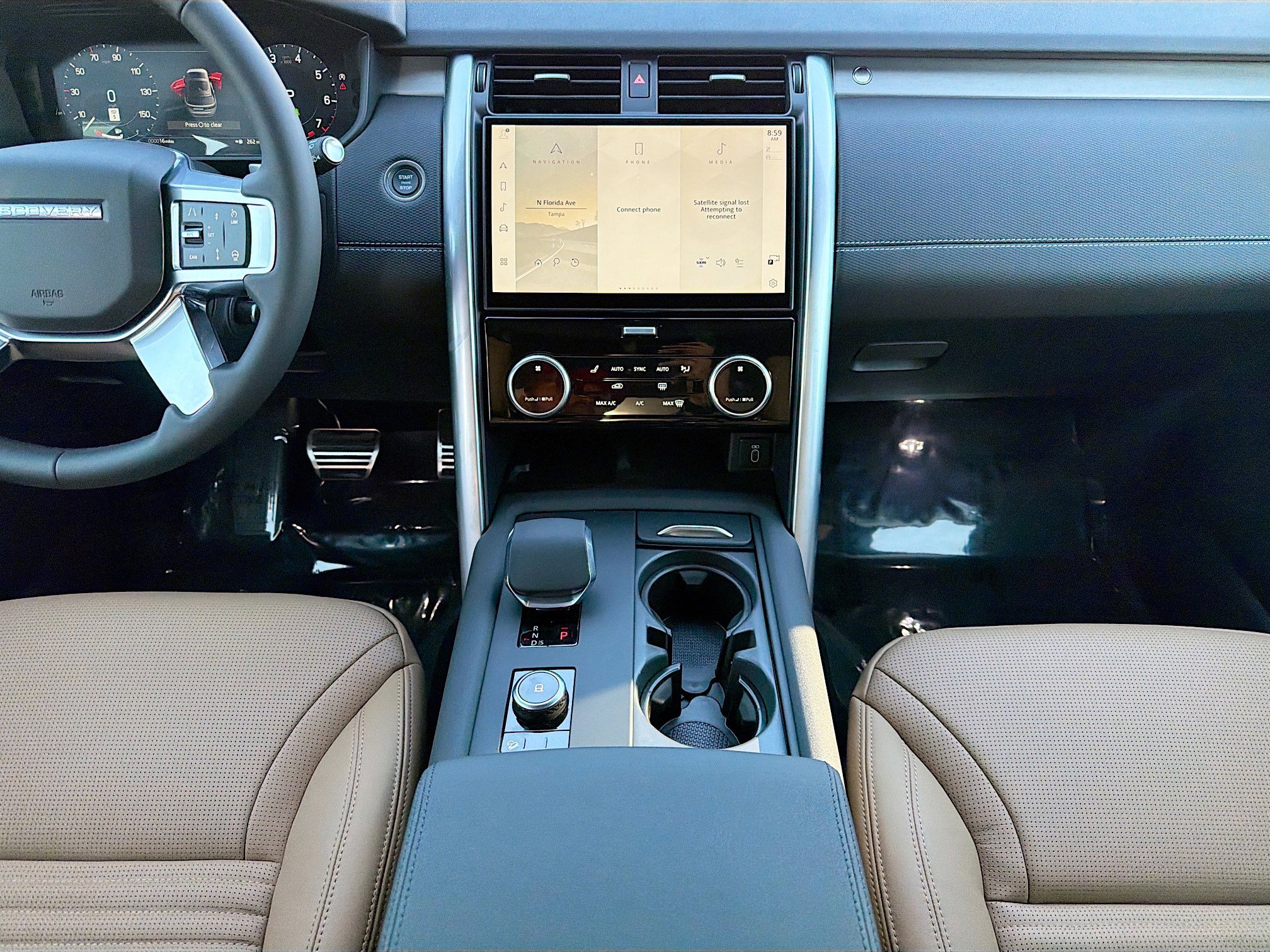 New 2026 Land Rover Discovery Dynamic SE image 19