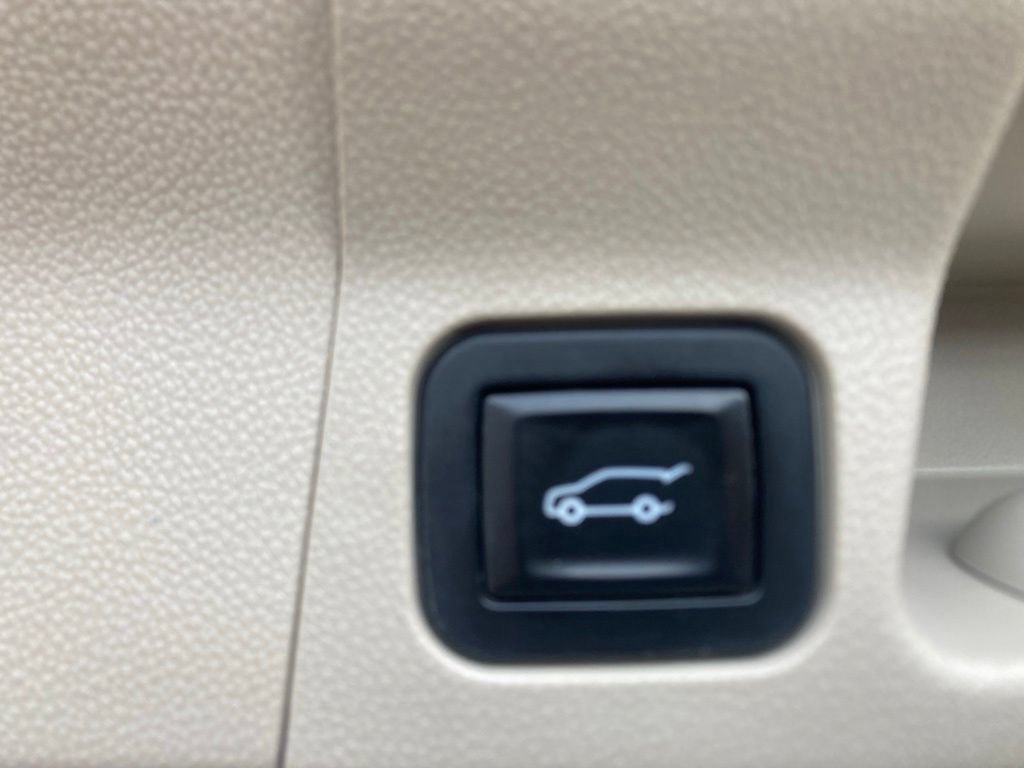 Certified 2019 GMC Acadia Denali w/ GMC Pro Grade Package AWD/4WD image 10