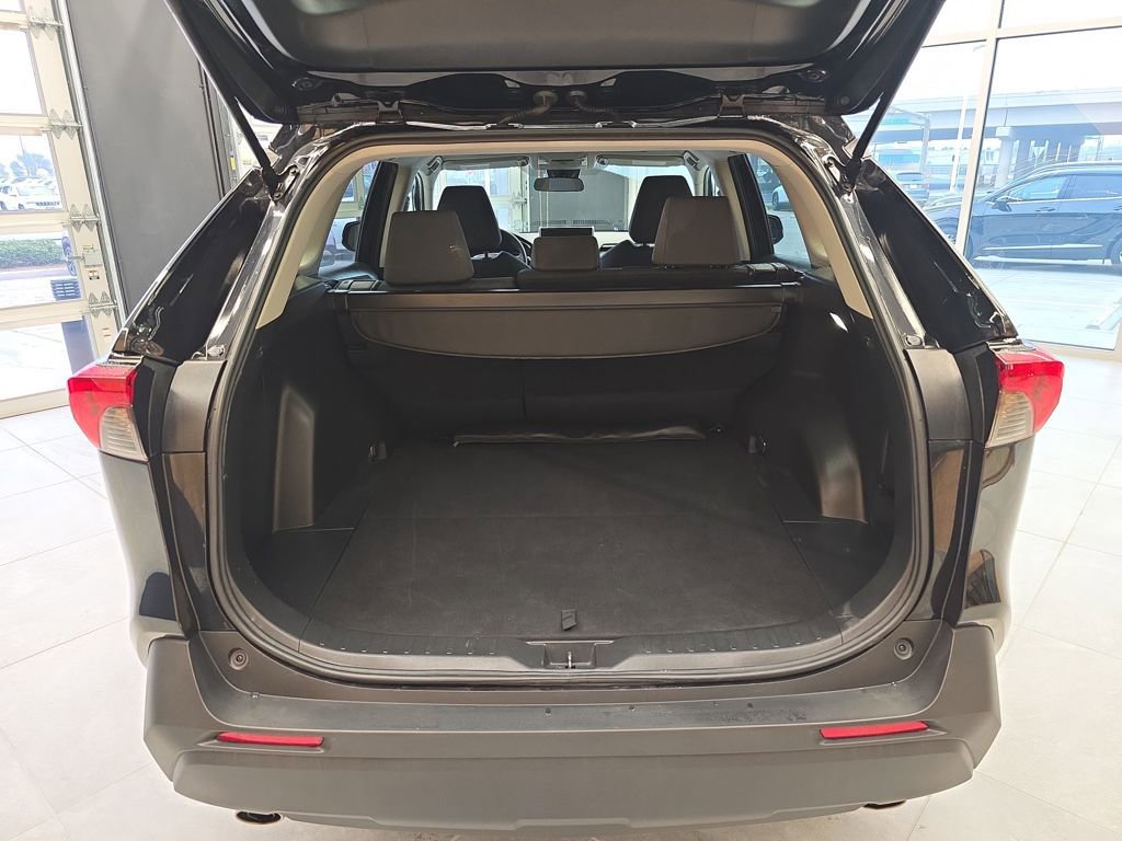 Used 2025 Toyota RAV4 XLE image 28