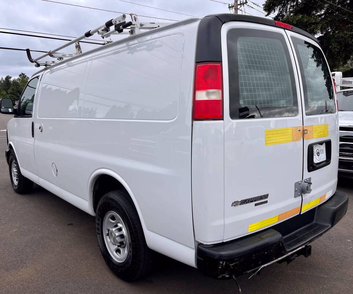 Used 2013 Chevrolet Express 2500 RWD image 4