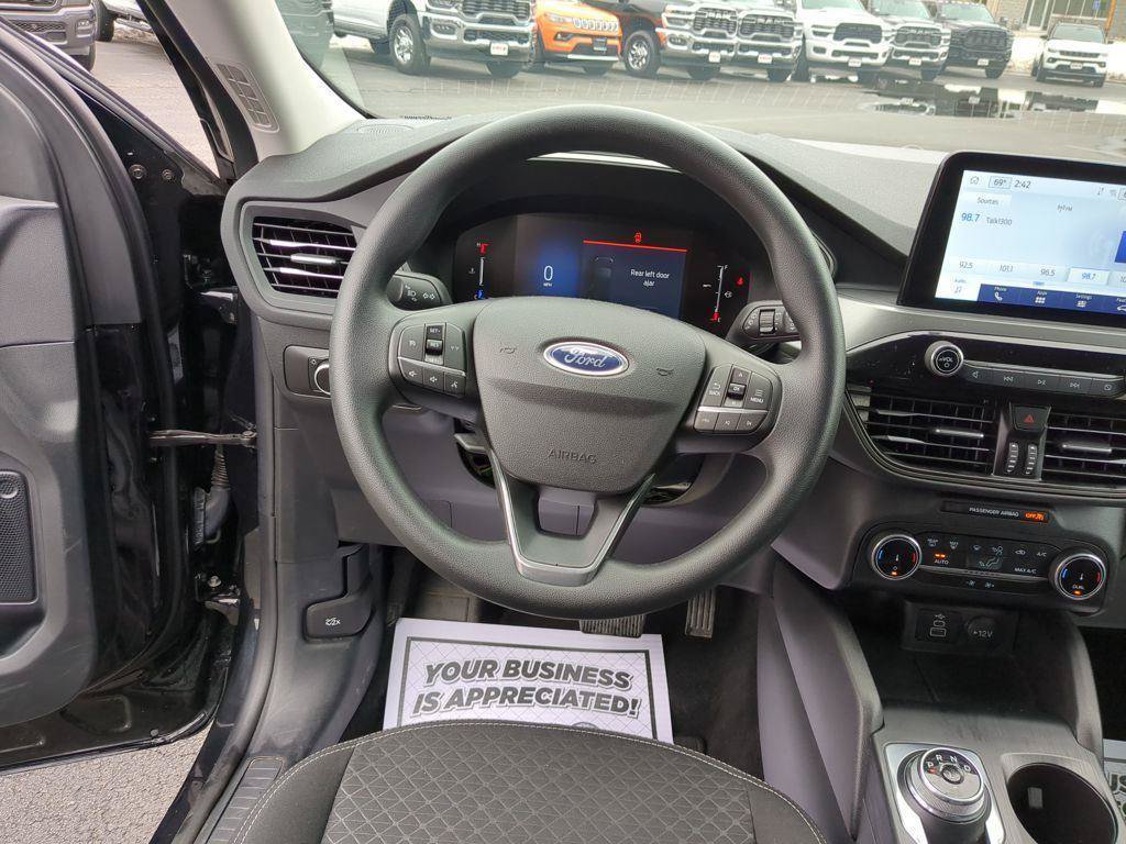 Used 2025 Ford Escape Active AWD/4WD image 13