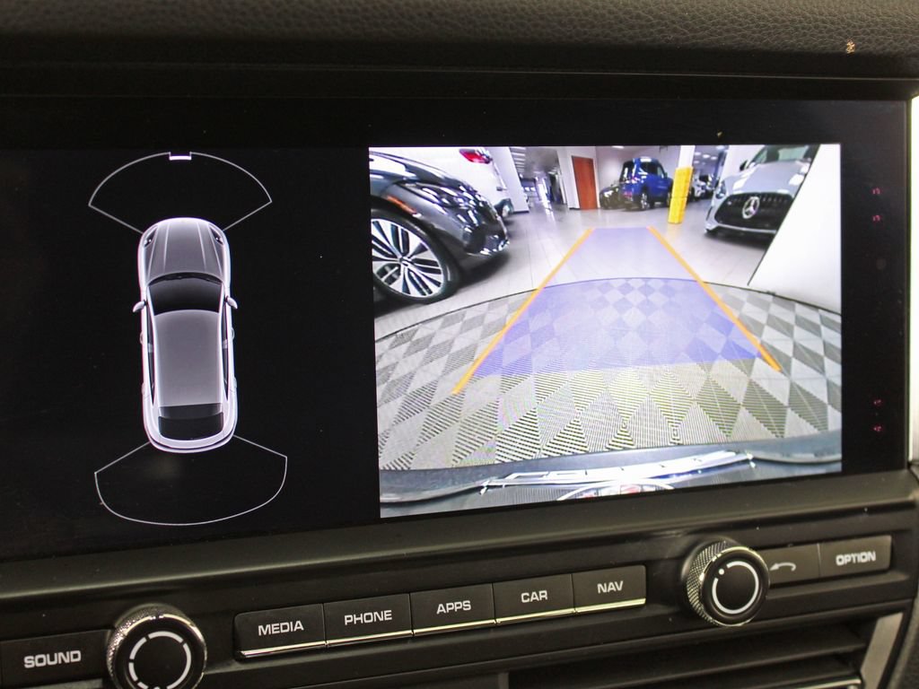 Certified 2021 Porsche Macan AWD/4WD image 30