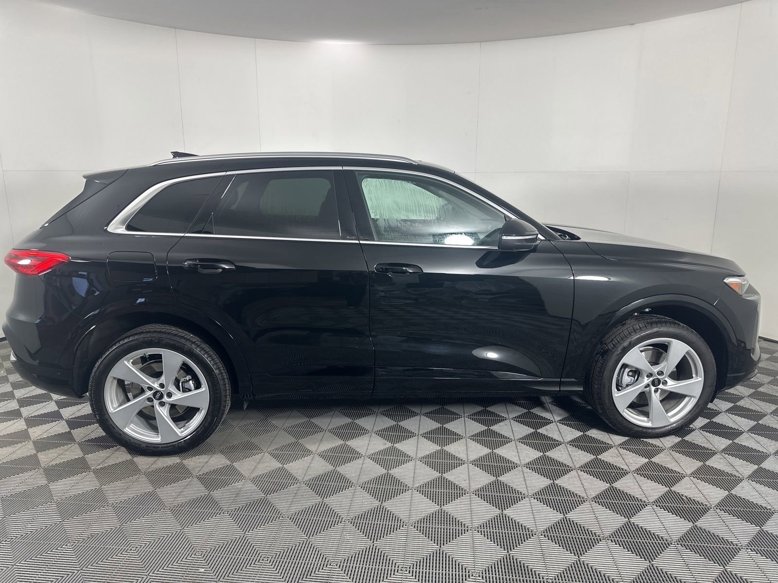 Certified 2025 Audi Q5 Premium w/ Premium Plus AWD/4WD image 7