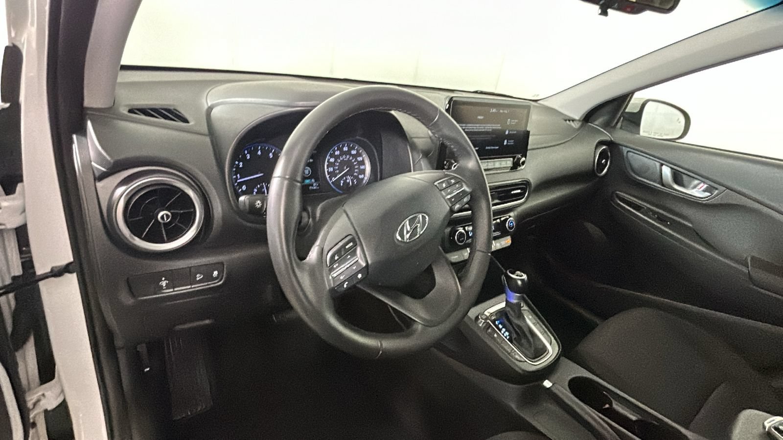 Certified 2023 Hyundai Kona SEL w/ Convenience Package AWD/4WD image 16