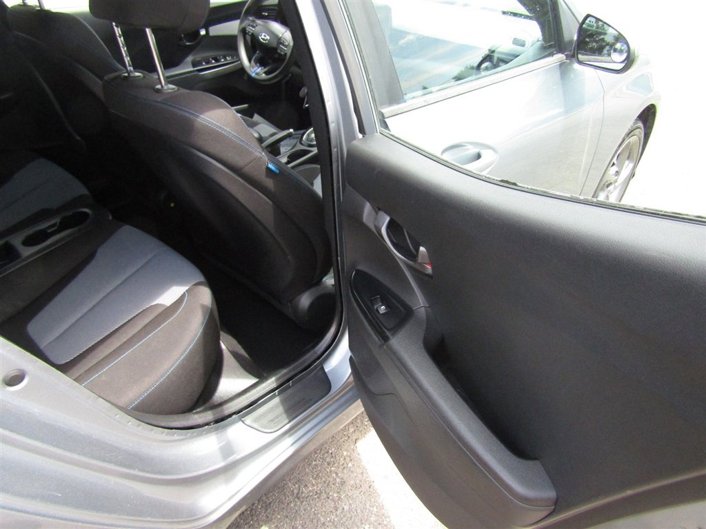 Used 2020 Hyundai Veloster 2.0 FWD image 12
