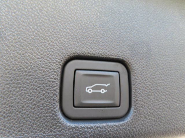 Used 2025 Chevrolet Traverse LT AWD/4WD image 35