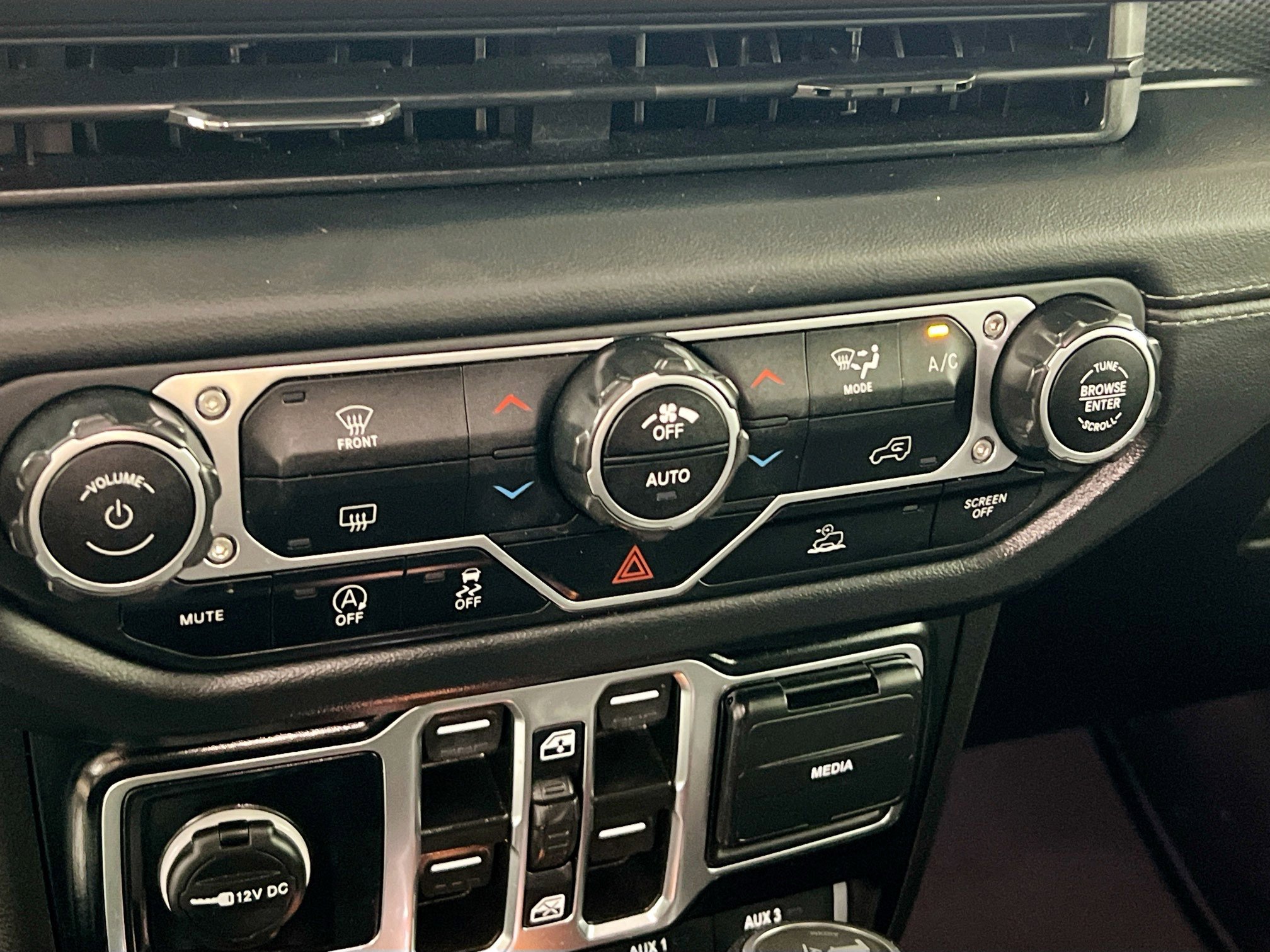 Used 2024 Jeep Wrangler Unlimited Rubicon image 27