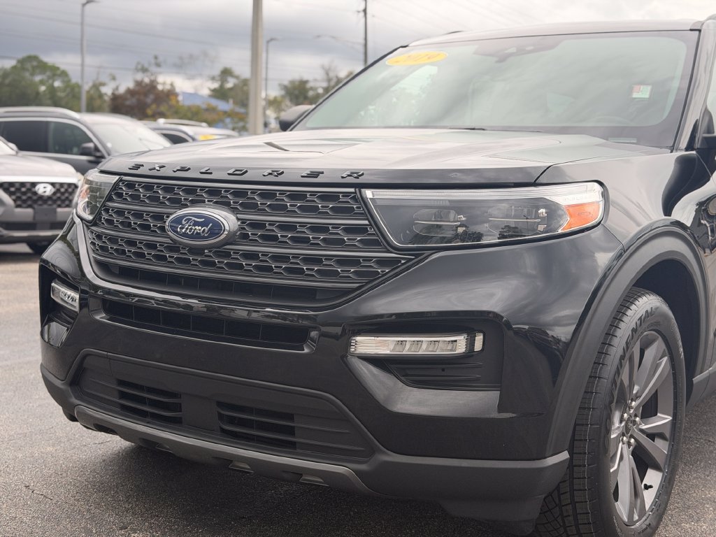 Used 2021 Ford Explorer XLT w/ Equipment Group 202A AWD/4WD image 12