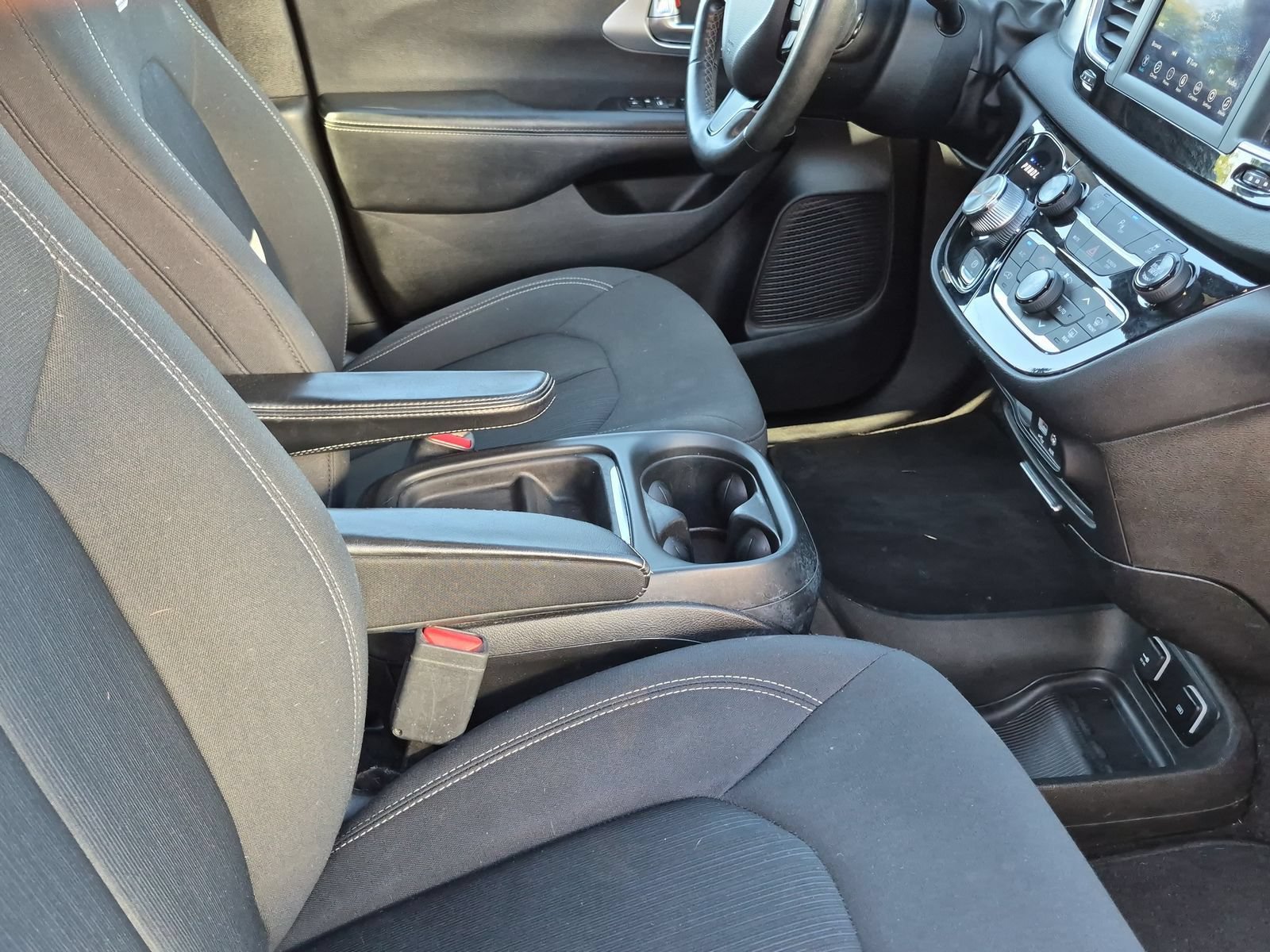 Used 2019 Chrysler Pacifica Touring Plus w/ S Appearance Package FWD image 18