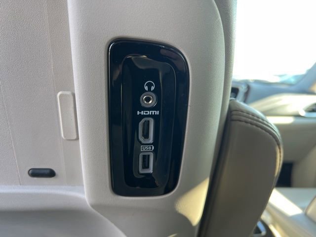 Used 2019 Chrysler Pacifica Limited w/ Tire & Wheel Group image 35