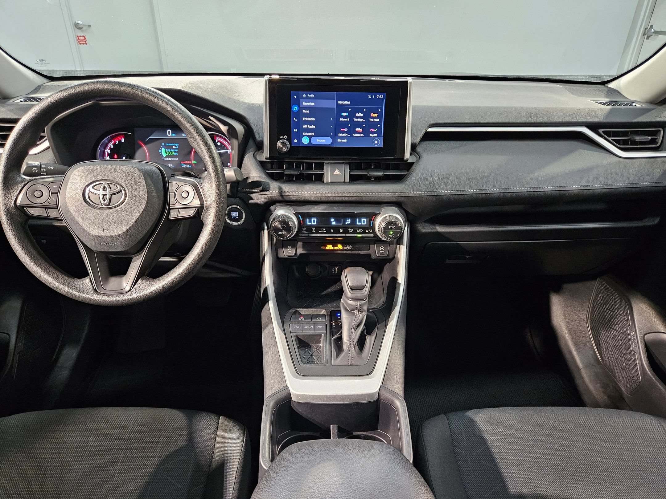 Used 2025 Toyota RAV4 XLE FWD image 10
