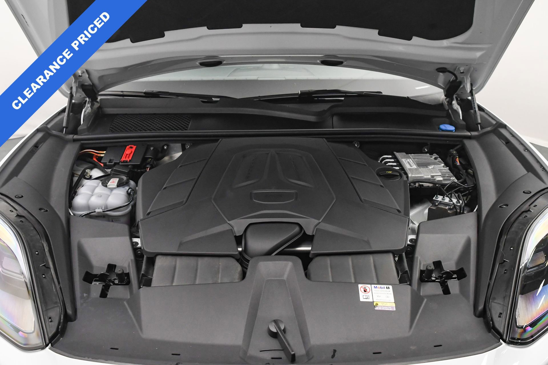 Used 2024 Porsche Cayenne Coupe image 28