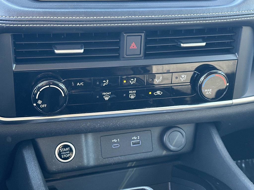 Used 2023 Nissan Rogue S image 13