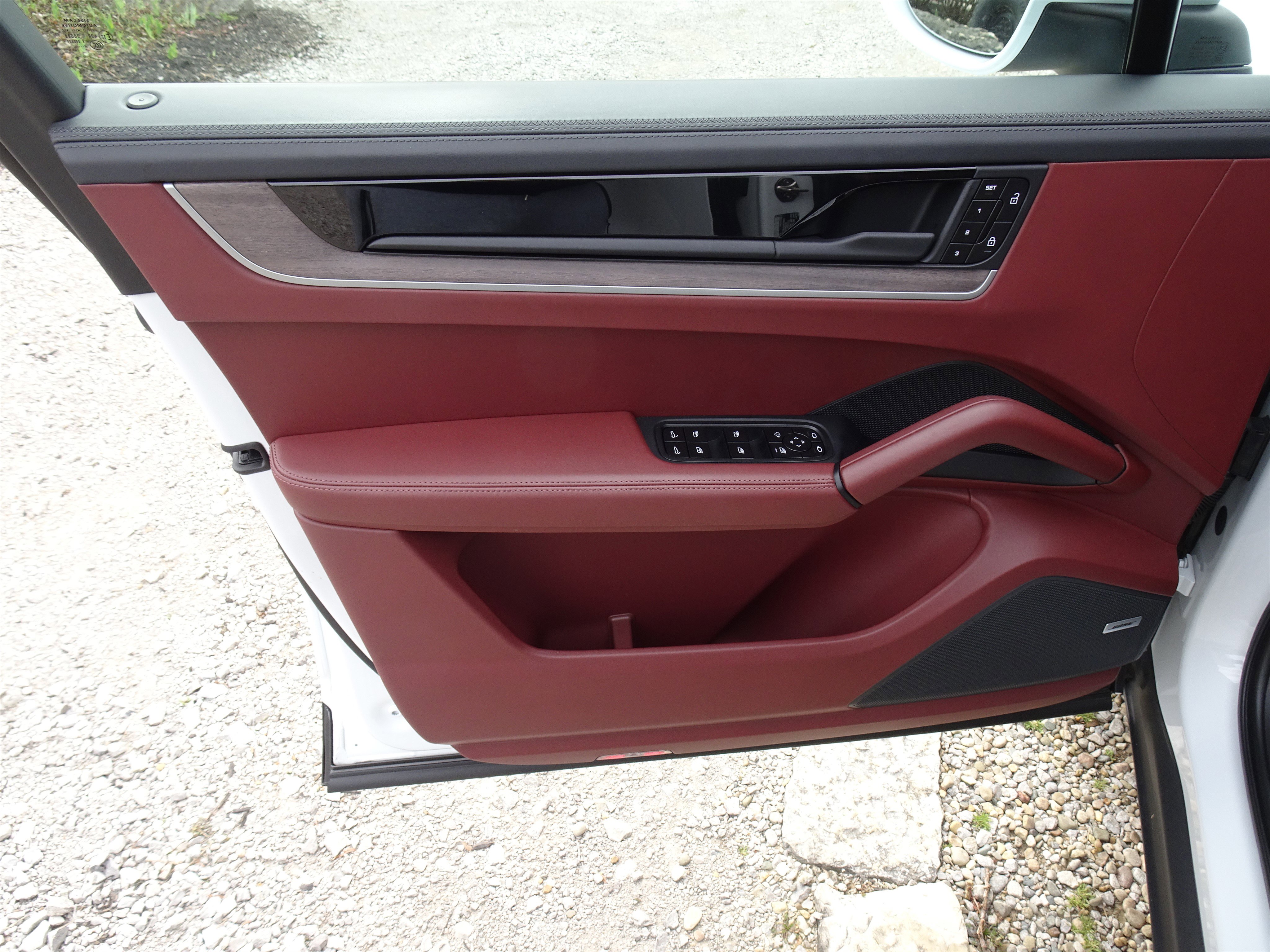 Used 2024 Porsche Cayenne image 19