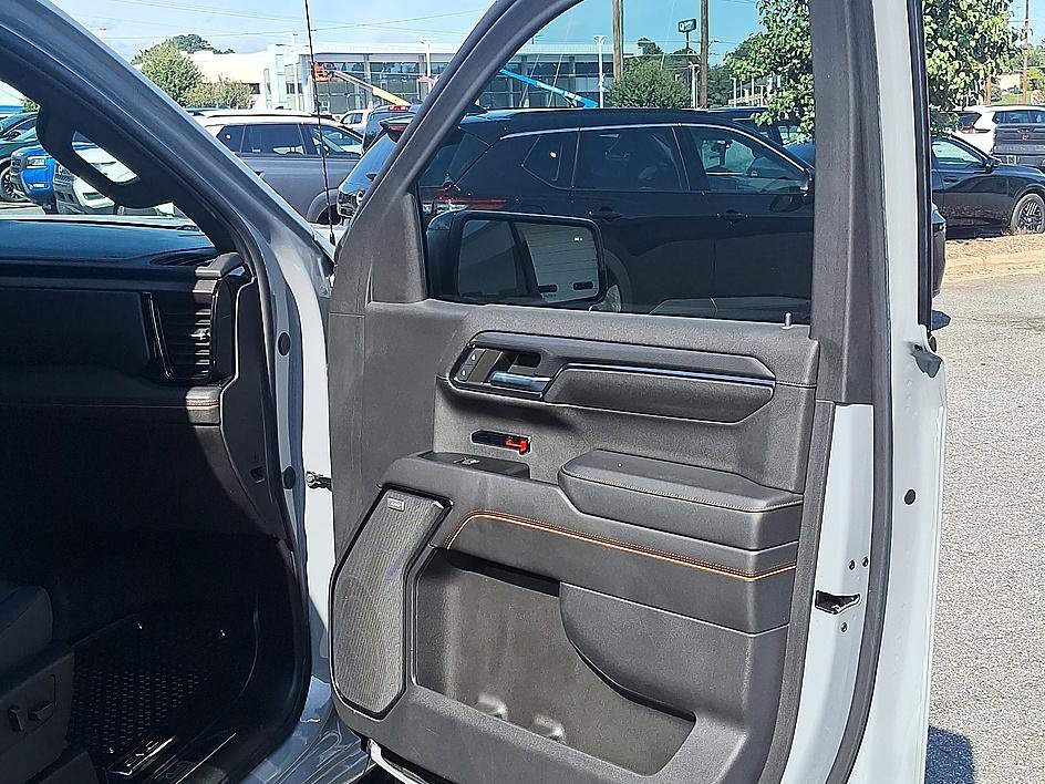 Used 2024 GMC Sierra 1500 AT4 w/ Technology Package AWD/4WD image 29
