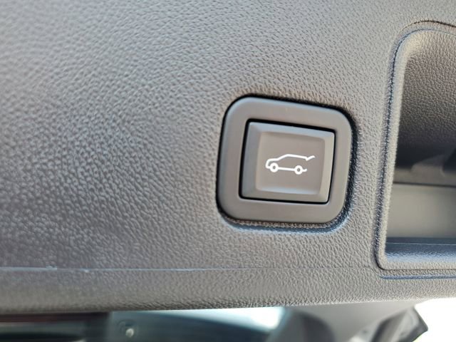 Used 2023 GMC Terrain SLT image 10